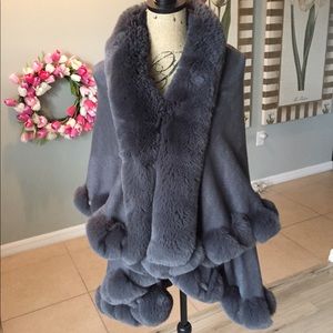Grey knit layered faux fur trimmed long sweater OS